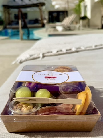 Poolside Lounger Box